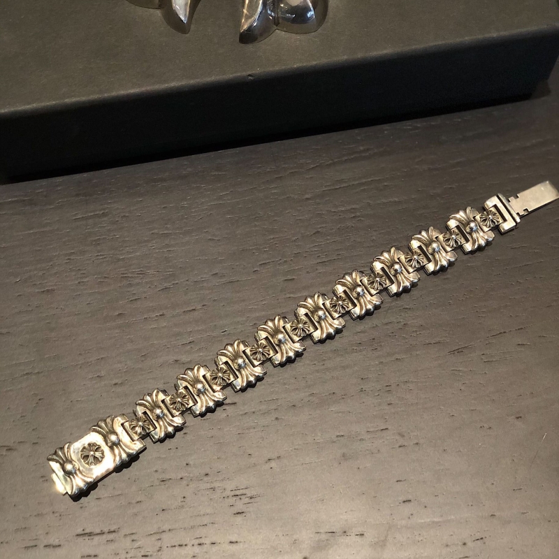 Ch**me He**ts bracelets